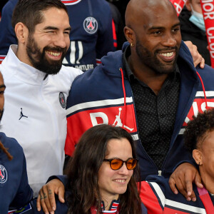 Teddy Riner, Nikola Karabatic - Le PSG bat Angers (2-1) lors du match de Ligue 1 Uber Eats à Paris, le 15 octobre 2021. © Lionel Urman / Panoramic / Bestimage 