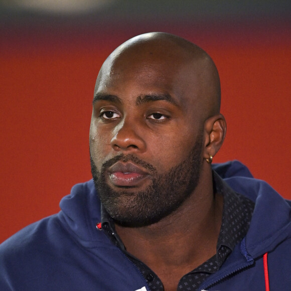 Teddy Riner - T.Riner donne le coup d'envoi du match et le PSG célèbre les médailles olympiques et paralympiques françaises remportées aux derniers Jeux Olympiques de Tokyo. Paris. Le 15 octobre 2021. © JB Autissier / Panoramic / Bestimage 