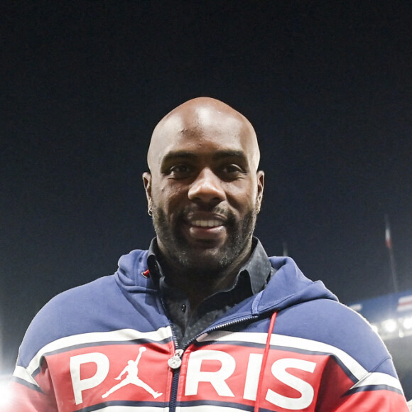 Teddy Riner - T.Riner donne le coup d'envoi du match et le PSG célèbre les médailles olympiques et paralympiques françaises remportées aux derniers Jeux Olympiques de Tokyo. Paris. Le 15 octobre 2021. © JB Autissier / Panoramic / Bestimage 