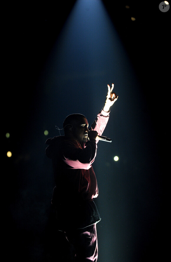 Kanye West interprète "Only One" lors des 57e Grammy Awards au Staples Center. Los Angeles, le 8 février 2015.