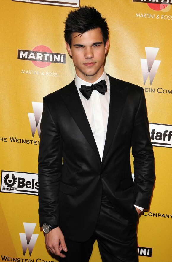 Taylor Lautner à l'occasion de l'after party des Golden Globe Awards, organisée par la Weinstein Company au Bar 210 de Los Angeles, le 17 janvier 2010.