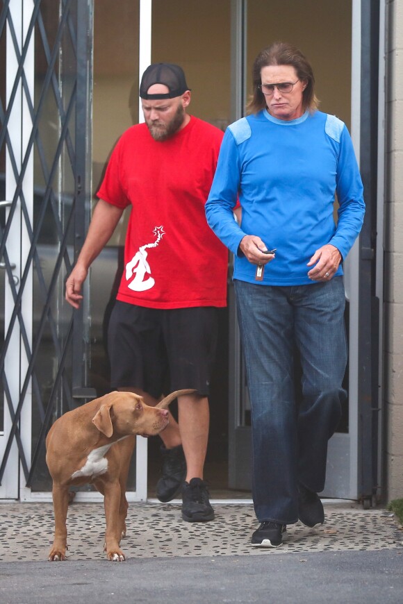 Bruce Jenner et son fils Burt Jenner à la sortie de West L.A. Dogs, le 15 avril 2014