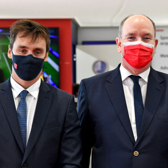 Louis Ducruet et le prince Albert II de Monaco durant l'inauguration de la 32eme édition de Sportel Awards 2021 au Grimaldi Forum à Monaco, le 5 octobre 2021. Le Sportel est le salon phare de l'industrie et des technologies sportives. © Bruno Bebert / Bestimage 