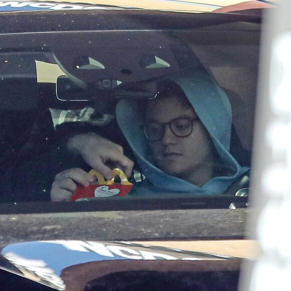 Exclusif - Pete Davidson et un ami se sont rendus au drive d'un restaurant McDonald's de Calabasas, le 21 mars 2022.