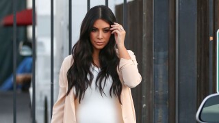 Kim Kardashian enceinte de Pete Davidson ? La maman du comédien en rêve