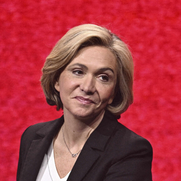 Valérie Pécresse - Les candidats à l'élection présidentielle participent au "grand débat des valeurs" organisé par Valeurs actuelles et l'association Les Éveilleurs au parc des expositions à Paris le 22 mars 2022. © JB Autissier / Panoramic / Bestimage