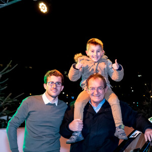 Exclusif -Jean-Pierre Pernaut pose avec son fils Olivier et son petit-fils Léo à l'occasion d'un événement du Trophée Andros à la compagnie des Bateaux Mouches à Paris le 8 février 2019. © Frédéric Piau / Bestimage  
