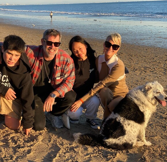 Laeticia Hallyday et son compagnon Jalil Lespert, avec leurs enfants Aliocha et Joy @ Instagram / Laeticia Hallyday