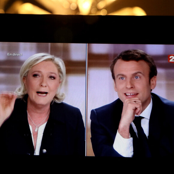 Illustrations du débat de l'entre-deux-tours entre les deux candidats, Marine Le Pen (candidate du parti ''Front National") et Emmanuel Macron (candidat du mouvement ''En marche !''). Saint-Denis, le 3 mai 2017. © Patrick Bernard/Bestimage 