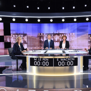 Débat de l'entre-deux-tours entre Marine Le Pen (candidate du parti ''Front National" et Emmanuel Macron (candidat du mouvement ''En marche !''). Saint-Denis, le 3 mai 2017. © Chamussy/Pool/Bestimage 