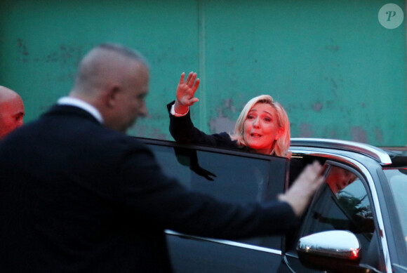 Marine Le Pen, candidate pour le parti RN, Rassemblement National, aux elections presidentielles 2022, tient un meeting de campagne à Saint Martin de Lacaussade pres de Blaye en Haute Gironde le 25 Mars 2022. © Patrick Bernard/ Bestimage 
