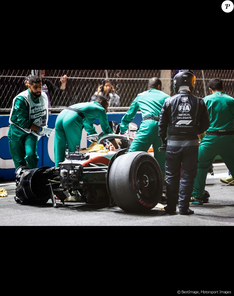 Le pilote allemand Mick Schumacher, fils de Michael Schumacher, a été victime ce samedi d'une très violente sortie de piste lors des qualifications du Grand Prix de Formule 1 d'Arabie saoudite sur le circuit de Jeddah le 26 mars 2022 © Motorsport Images/Panoramic/Bestimage