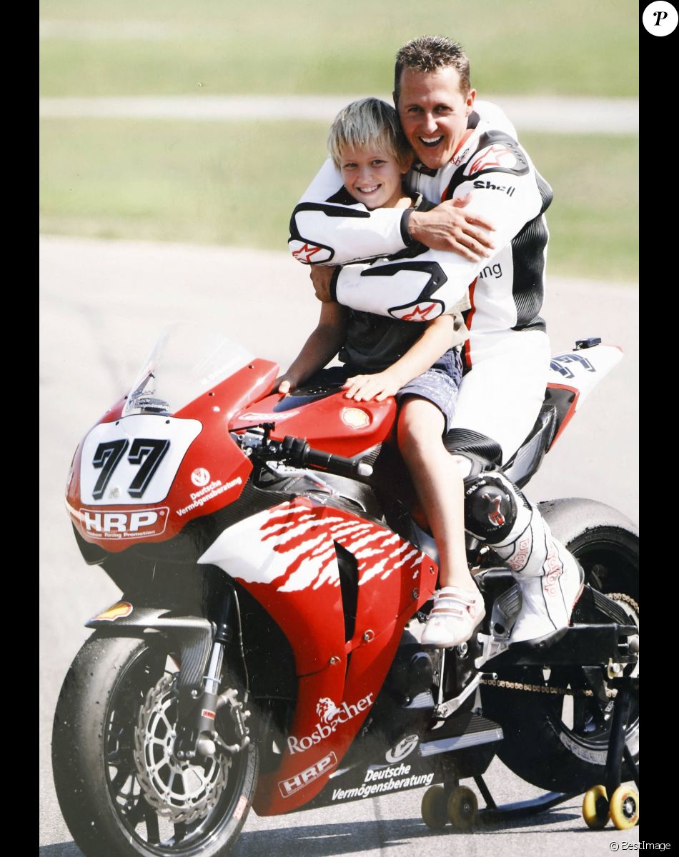 Michael et son fils Mick Schumacher sur une moto à Oschersleben en Allemagne le 1 août 2008