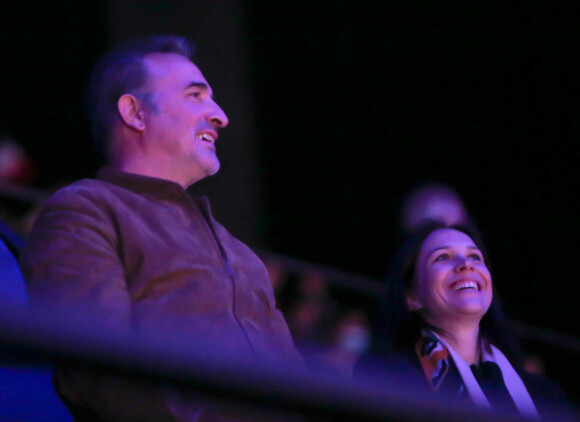 Jean Dujardin, sa femme Nathalie Péchalat et leur fille Jeanne assistent au gala de clôture des championnats du monde de patinage artistique 2022 à Montpellier le 27 mars 2022.