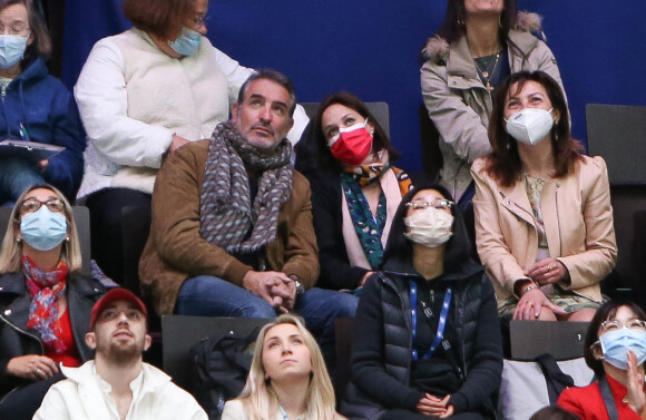 Jean Dujardin et sa femme Nathalie Péchalat dans les tribunes lors du programme danse rythmique des championnats du monde de patinage artistique 2022 à Montpellier, France, le 25 mars 2022. © Laurent Lairys/Panoramic/Bestimage