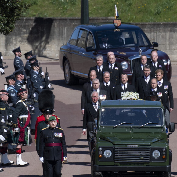 Le prince Charles, prince de Galles, la princesse Anne, le prince Andrew, duc d'York, le prince William, duc de Cambridge, David Armstrong-Jones, comte de Snowdon, Peter Phillips, la princesse Anne, le prince Edward, comte de Wessex, le prince Harry, duc de Sussex, Sir Timothy Laurence - Arrivées aux funérailles du prince Philip, duc d'Edimbourg à la chapelle Saint-Georges du château de Windsor, le 17 avril 2021.  17 April 2021. The Funeral of Prince Philip, The Duke of Edinburgh, held at Windsor Castle, Windsor, UK. Here, Prince Charles, Prince of Wales, Prince Andrew, Duke of York, Prince William, Duke of Cambridge, Prince Harry, Duke of Sussex, Peter Phillips, Prince Edward, Earl of Wessex 
