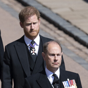 Le prince Harry, duc de Sussex, le prince Edward, comte de Wessex - Arrivées aux funérailles du prince Philip, duc d'Edimbourg à la chapelle Saint-Georges du château de Windsor, le 17 avril 2021. 