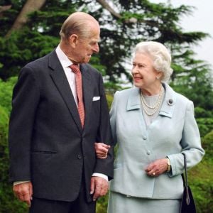 Elizabeth II et le prince Philip posent pour leurs 60 ans de mariage en 2007