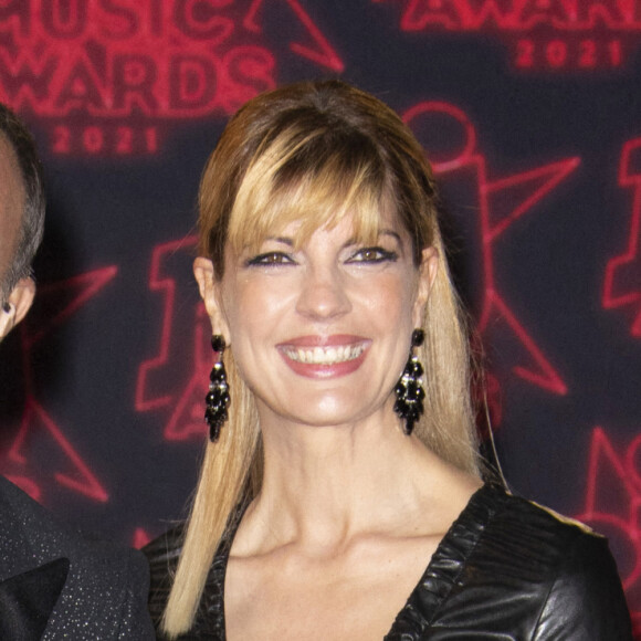 Nikos Aliagas et sa compagne Tina Grigoriou lors de la 23ème édition des NRJ Music Awards 2021 au Palais des Festivals de Cannes, le 20 novembre 2021. © Christophe Aubert via Bestimage 