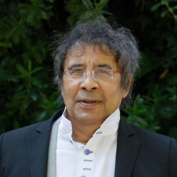Le chanteur français Laurent Voulzy à la sortie de l'enregistrement de l'émission "Vivement Dimanche prochain" au studio Gabriel à Paris, France, le 22 avril 2021, présentée par Michel Drucker et diffusée le 9 mai 2021. © Christophe Clovis/Bestimage 