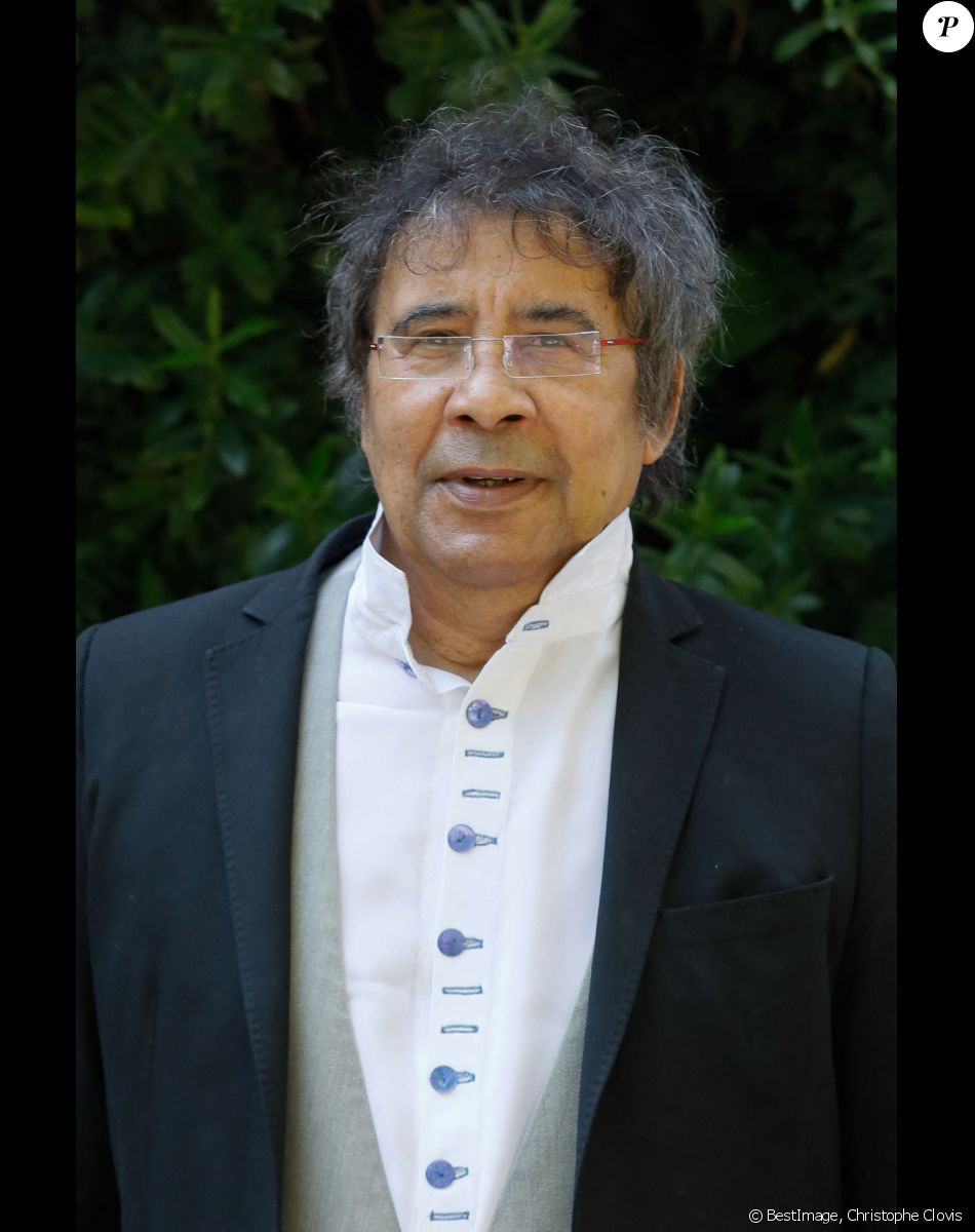 Le chanteur français Laurent Voulzy à la sortie de l'enregistrement de l'émission "Vivement Dimanche prochain" au studio Gabriel à Paris, France, le 22 avril 2021, présentée par Michel Drucker et diffusée le 9 mai 2021. © Christophe Clovis/Bestimage