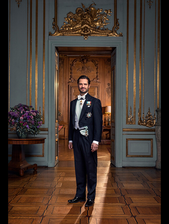 Nouveau portrait officiel du prince Carl Philip de Suède, mars 2022.