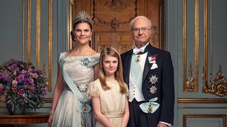 Victoria de Suède grandiose : nouveaux portraits officiels en famille, avec diadèmes et robes de soirée