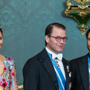 La princesse Victoria de Suède, le prince Daniel, le prince Carl Philip, la princesse Sofia lors du dîner d'état au palais royal à Stockholm pour la visite en Suède du couple royal d'Espagne le 24 novembre 2021.