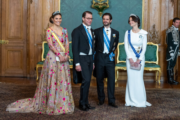 La princesse Victoria de Suède, le prince Daniel, le prince Carl Philip, la princesse Sofia lors du dîner d'état au palais royal à Stockholm pour la visite en Suède du couple royal d'Espagne le 24 novembre 2021.