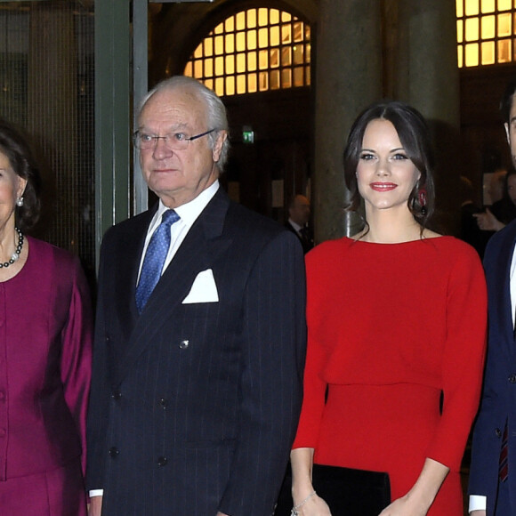 La princesse Victoria, la princesse Estelle, la reine Silvia, le roi Carl Gustav, la princesse Sofia, le prince Carl Philip, la princesse Madeleine - La famille royale de Suède à son arrivée au séminaire pour les 75 ans de la reine au théâtre Oscar à Stockholm. Le 18 décembre 2018