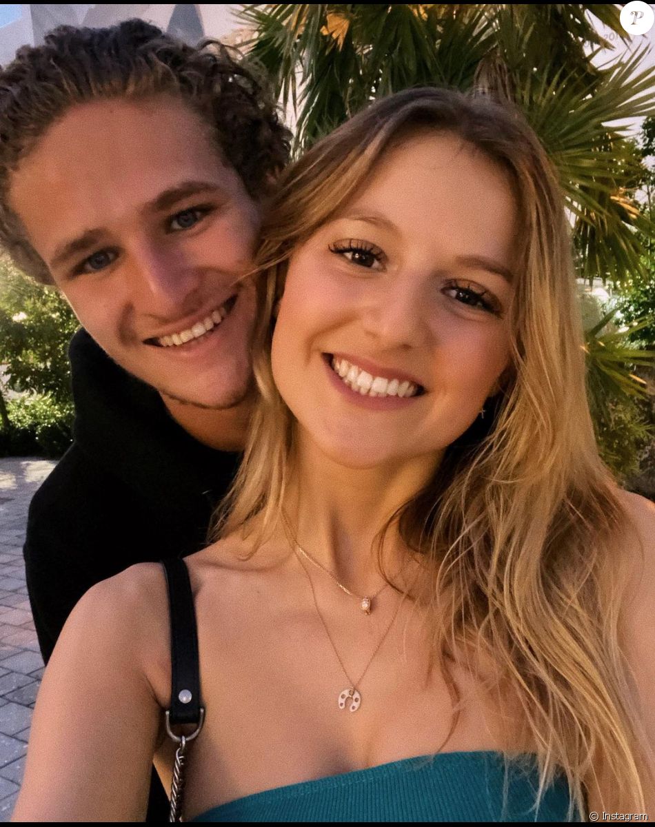 Lola Courbet, la fille de Julien Courbet, file le parfait amour avec son compagnon Mathis.