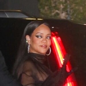 Rihanna, enceinte, arrive à l'after-party des Oscar de Jay-Z au Château Marmont à Los Angeles, le 27 mars 2022.