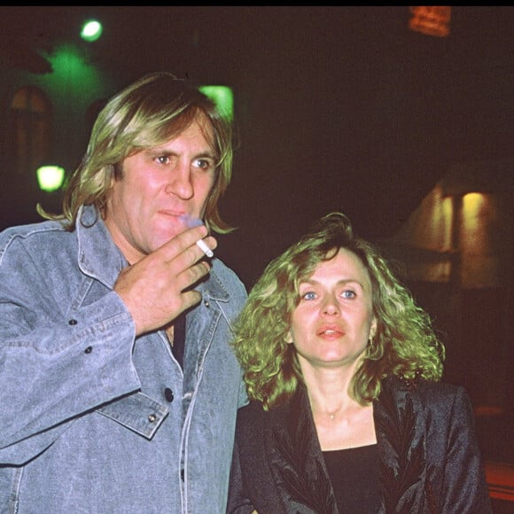 Archives - Gérard Depardieu et sa femme Elisabeth au Théâtre à Paris en 1986.