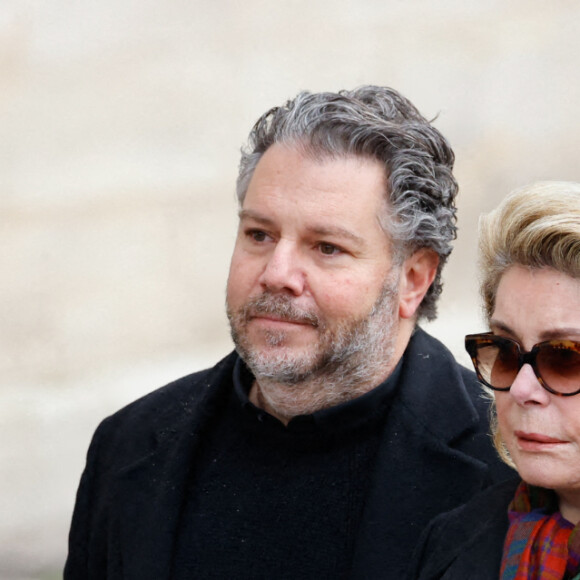 Carl Ganem, Catherine Deneuve - Arrivées aux obsèques (bénédiction) de Gaspard Ulliel en l'église Saint-Eustache à Paris. Le 27 janvier 2022 © Jacovides-Moreau / Bestimage