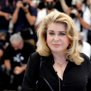 Catherine Deneuve au photocall du film De son vivant (Hors compétition) lors du 74ème festival international du film de Cannes le 11 juillet 2021 © Borde / Jacovides / Moreau / Bestimage