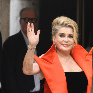 Catherine Deneuve arrive à la projection du film "La Vérité" lors de la cérémonie d'ouverture du 76ème festival du film de Venise, la Mostra, à Venise, Italie, le 28 août 2019.