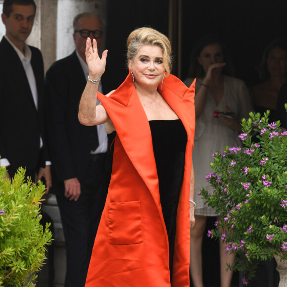 Catherine Deneuve arrive à la projection du film "La Vérité" lors de la cérémonie d'ouverture du 76ème festival du film de Venise, la Mostra, à Venise, Italie, le 28 août 2019.