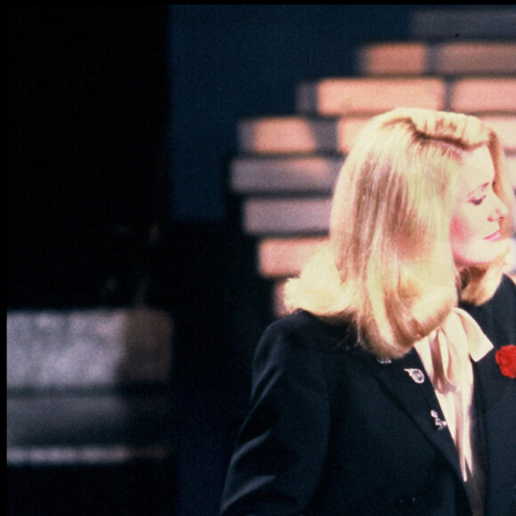 Info - 30e anniversaire du décès de Serge Gainsbourg le 2 mars - ARCHIVES - CATHERINE DENEUVE ET SERGE GAINSBOURG SUR UN PLATEAU TELE  