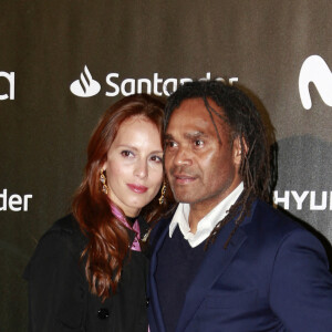 Christian Karembeu et sa compagne Jackie Chamoun au photocall de la cérémonie des "Laureus Spain Marca Sport for Good Honor Awards" à Séville, le 14 novembre 2021.