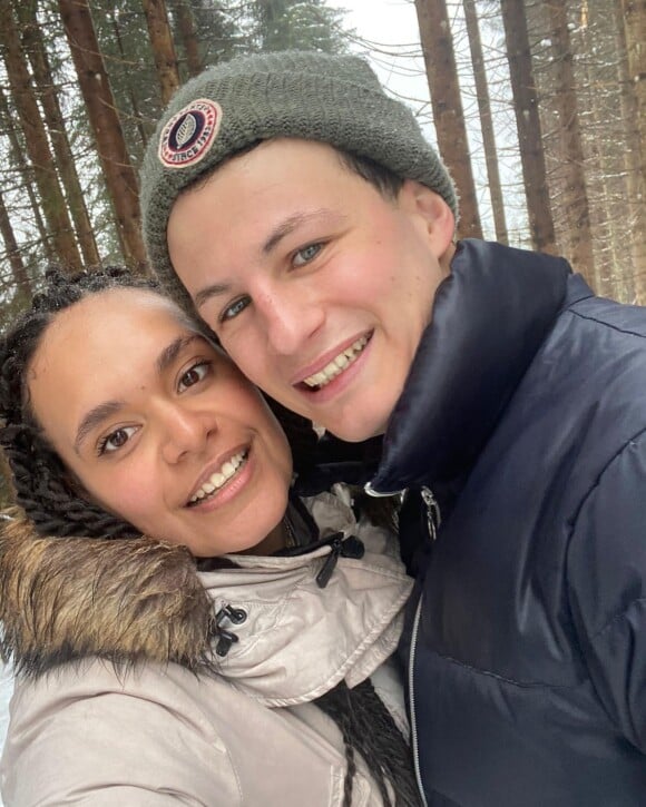 Ines, la fille aînée de Christian Karembeu, avec son compagnon Adrien, le 17 février 2022.