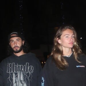 Exclusif - Thylane Blondeau et son fiancé Benjamin Attal à la sortie du club GCSOBE après avoir célébré le Nouvel An avec des amis à Miami, Floride, Etats-Unis, le 1er janvier 2022. 