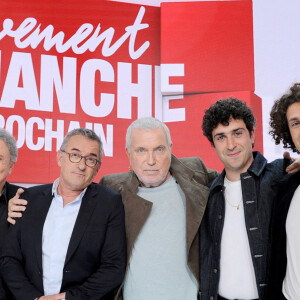 Exclusif - Bernard Lavilliers entouré par Michel Drucker Christophe Dechavanne, Raphael et Theo Herrerias du groupe Terrenoire - Enregistrement de l'émission Vivement dimanche prochain au studio Gabriel, présentée par Michel Drucker et diffusée sur France 2 le 3 avril 2022. © Guillaume Gaffiot / Bestimage