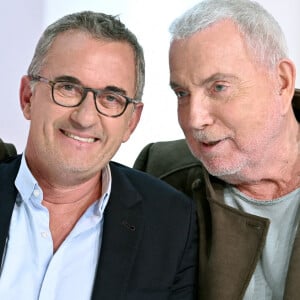 Exclusif - Christophe Dechavanne et Bernard Lavilliers - Enregistrement de l'émission Vivement dimanche prochain au studio Gabriel, présentée par Michel Drucker et diffusée sur France 2 le 3 avril 2022. © Guillaume Gaffiot / Bestimage