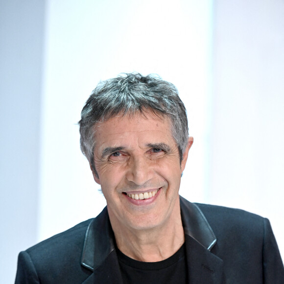Exclusif - Julien Clerc - Enregistrement de l'émission Vivement dimanche spéciale hommage à Gilbert Bécaud au studio Gabriel, présentée par Michel Drucker et diffusée sur France 2 le 3 avril 2022. © Guillaume Gaffiot / Bestimage