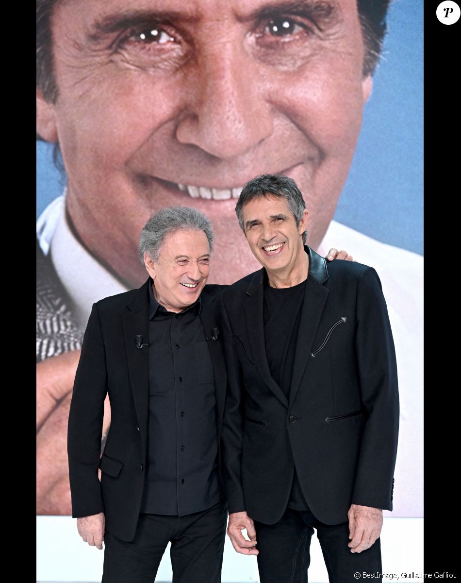 Exclusif - Michel Drucker et Julien Clerc - Enregistrement de l'émission Vivement dimanche spéciale hommage à Gilbert Bécaud au studio Gabriel, présentée par Michel Drucker et diffusée sur France 2. © Guillaume Gaffiot / Bestimage