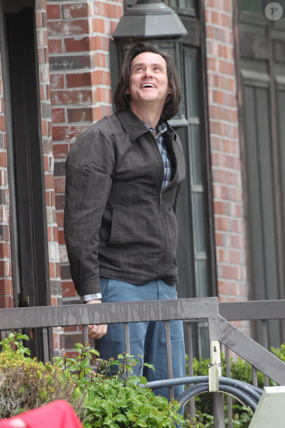 Jim Carrey sur le tournage de "Kidding" à Los Angeles le 22 mai 2018. © CPA/Bestimage  Jim Carrey sports a bob haircut as he returns to familiar territory in a comedic role on the set of his new TV show 'Kidding'. Los Angeles, California - Tuesday May 22, 2018. 