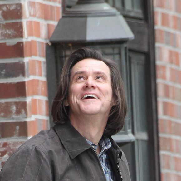Jim Carrey sur le tournage de "Kidding" à Los Angeles le 22 mai 2018. © CPA/Bestimage  Jim Carrey sports a bob haircut as he returns to familiar territory in a comedic role on the set of his new TV show 'Kidding'. Los Angeles, California - Tuesday May 22, 2018. 