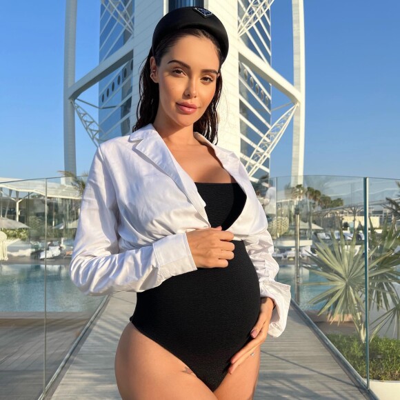 Nabilla enceinte sur Instagram.