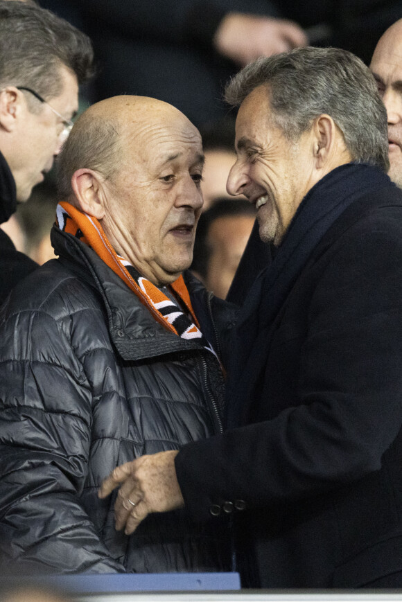 Nicolas Sarkozy et Jean-Yves Le Drian - People dans les tribunes du match PSG Vs Lorient (5-1) au Parc des Princes à Paris le 3 avril 2022. © Agence/Bestimage