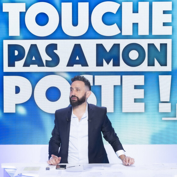 Exclusif - Cyril Hanouna sur le plateau de l'émission Touche pas à mon poste (TPMP) diffusée en direct sur C8 le 21 mars 2022. © Jack Tribeca / Bestimage 